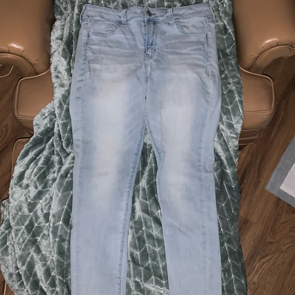 American eagle light wash jeans size 10 distressed skinny